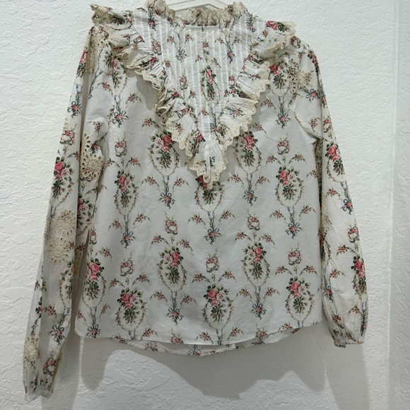 😊PRICE ⬇️
 LOVESHACK FANCY • White Long Sleeve Floral Blouse •size S • - Picture 7 of 9